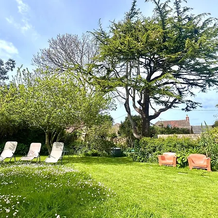 Les Jardins Du Tot Bed & Breakfast 3*