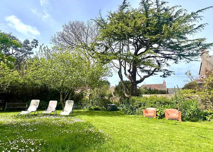 Les Jardins Du Tot Bed & Breakfast 3*